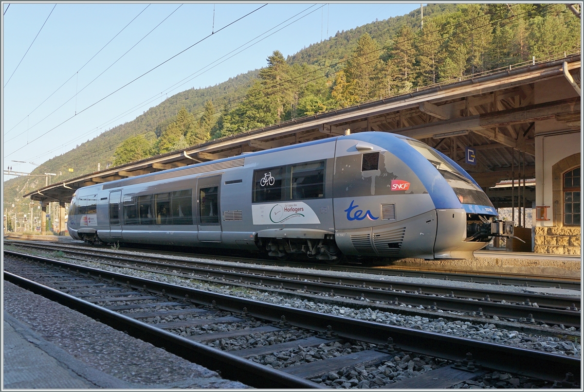 Having become superfluous on the  Ligne des Horlogers  (Besançon - Le Locle), the SNCF X 73755 is now waiting as TER 18136 in Vallorbe for its departure to Frasne.

July 21, 2022