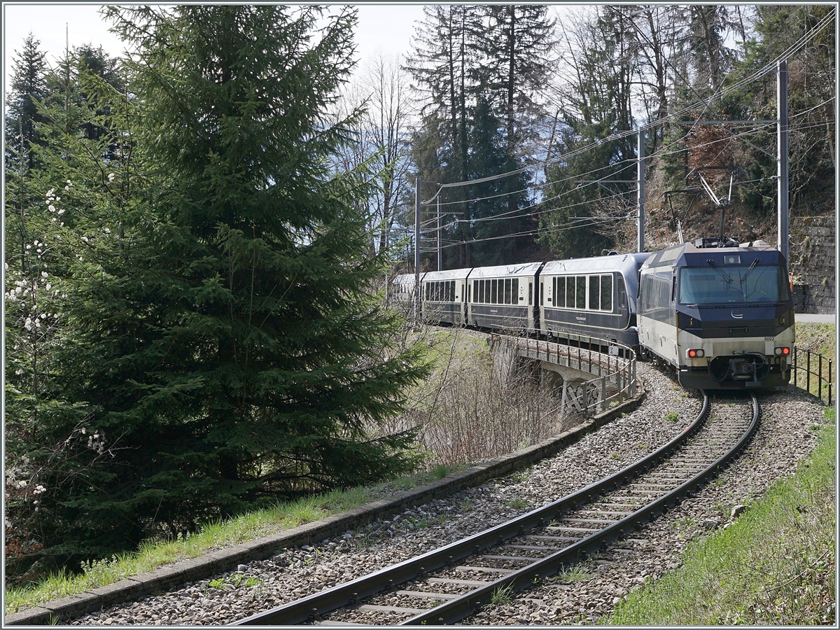 he Goldenpass Express GPX from Interlaken to Montreux between Les Avants and Sendy Sollard wiht the MOB Ge 4/4 8002. 

22.03.2024