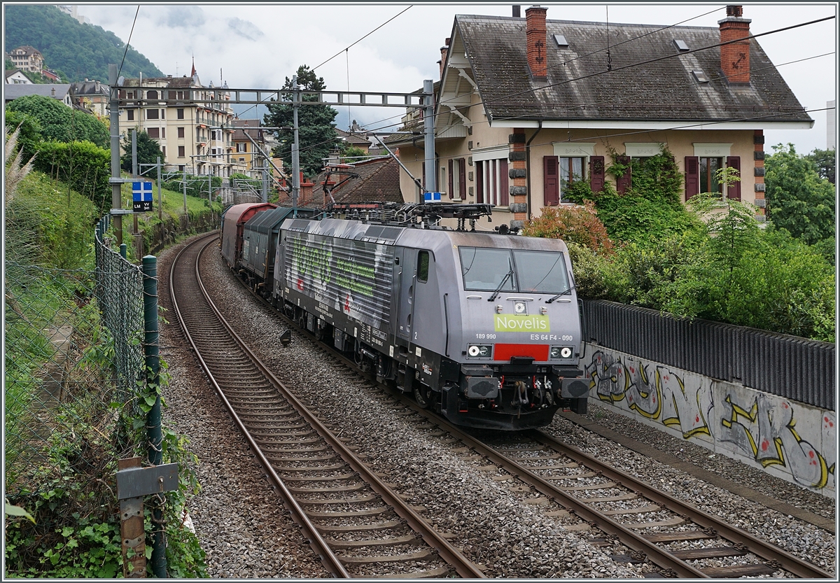 he SBB NOVELIS  Re  189 990-5  Göttingen  (ES 64-F4-90 / UIC 91 80 6189 990-5 D-Dispo Classe 189VE) with his Novelis Train on the way to Göttingne by Montreux.

15. Mai 2020 