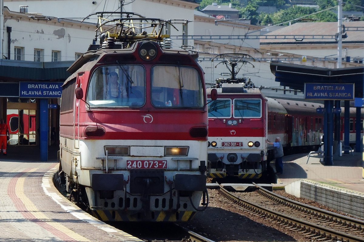 Head-on for 240 073 at Bratislava hl.st. on 31 May 2015.