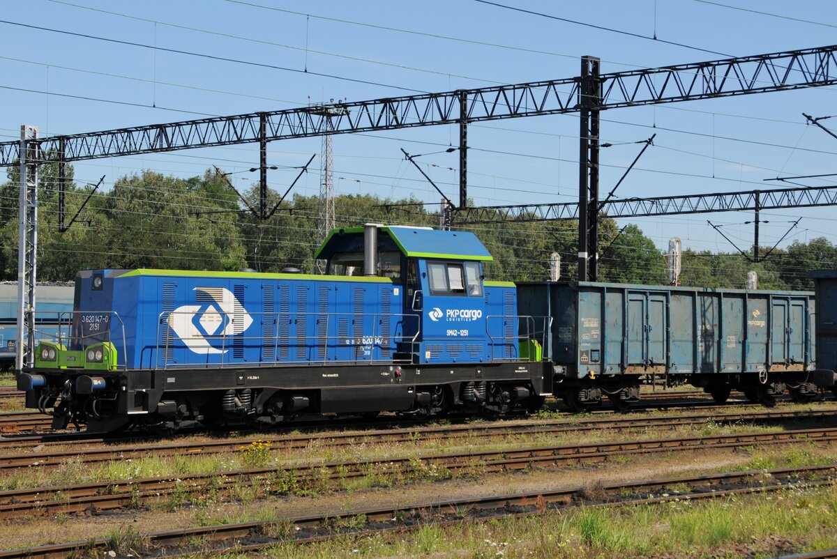 Heavily modified SM42-1251 shunts at Wegliniec on 23 September 2014.