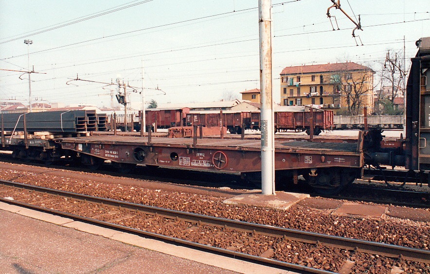 Heavy Duty Flat Wagon of the DB used as idler flat, in Milano March 1995 - type Rmms of merged DR - Nr 31 50 396 0430-3