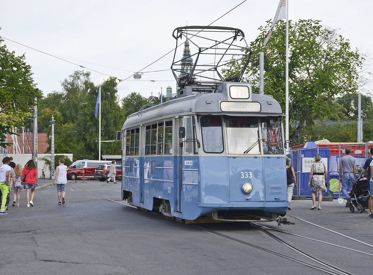 Heritage tram SL 333 at Djurgården in Stockholm. In 1991 the 3 km  long heritage line opened to the recreational area Djurgården
Date: 27. July 2017.