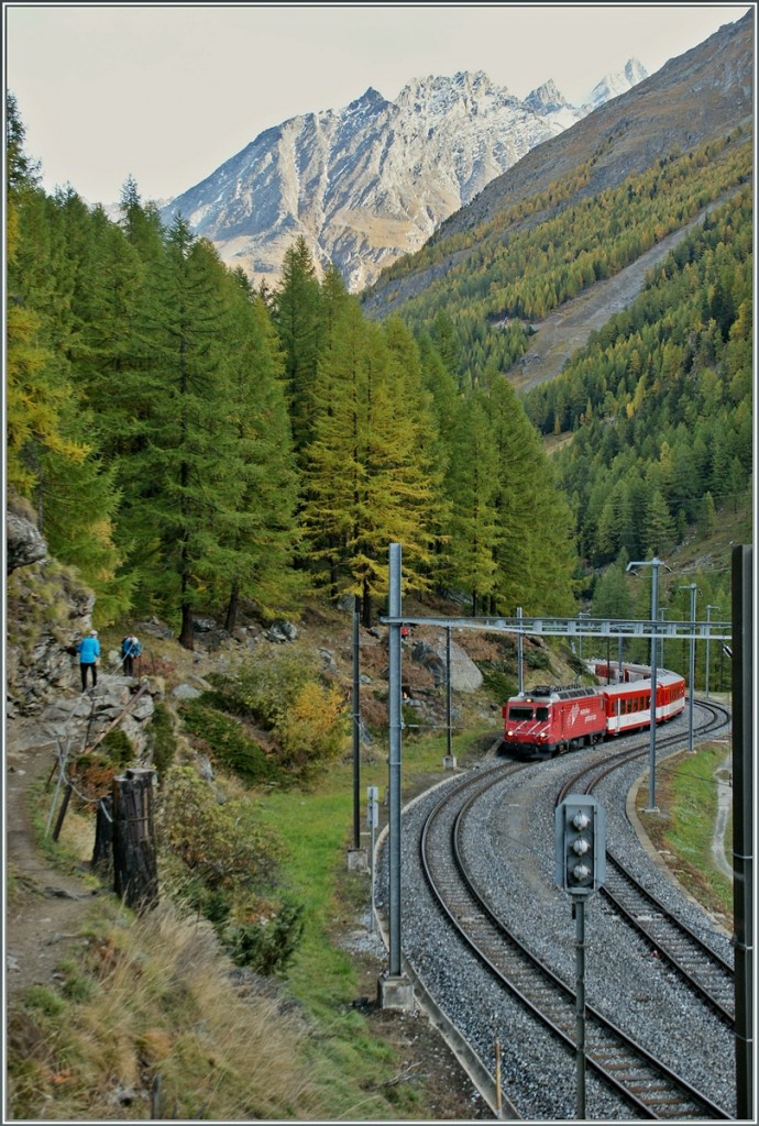 HGe 4/4 with a local Train by the  Kalte Boden .
21.10.2013