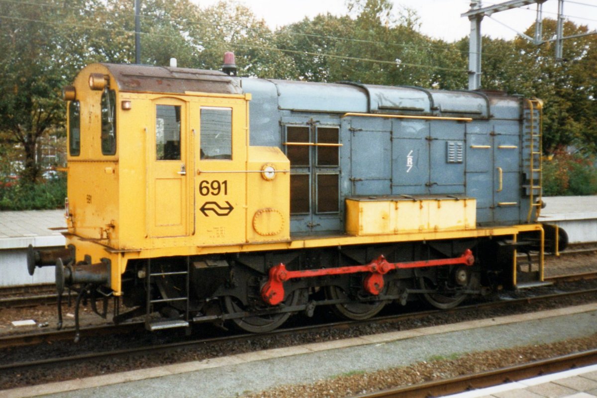 Hippel NS 691 stands at Venlo on 24 October 1998.