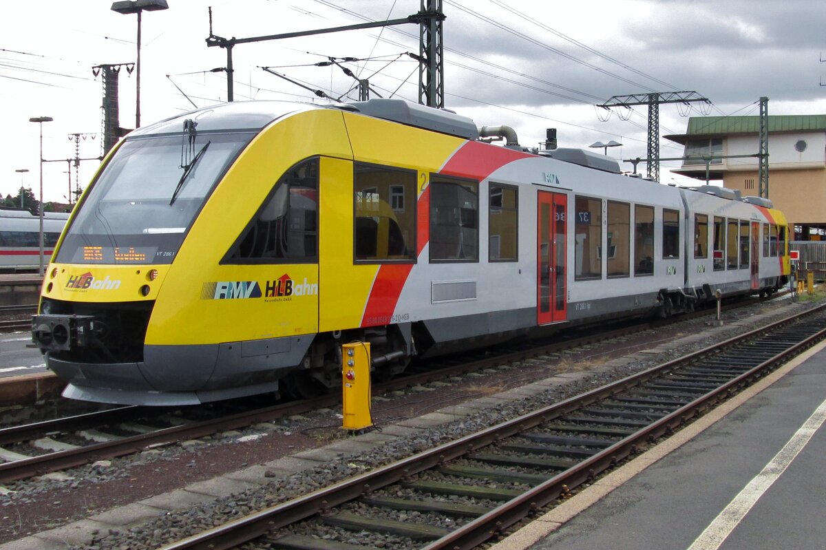 HLB VT 286 stands at Fulda on a rainy 15 September 2015 with a stopping train to Giessen.