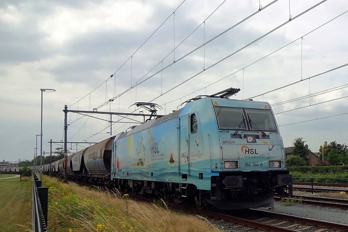 HSL 186 364 'Waverider' enters Oss with a cereals train on 22 June 2021.