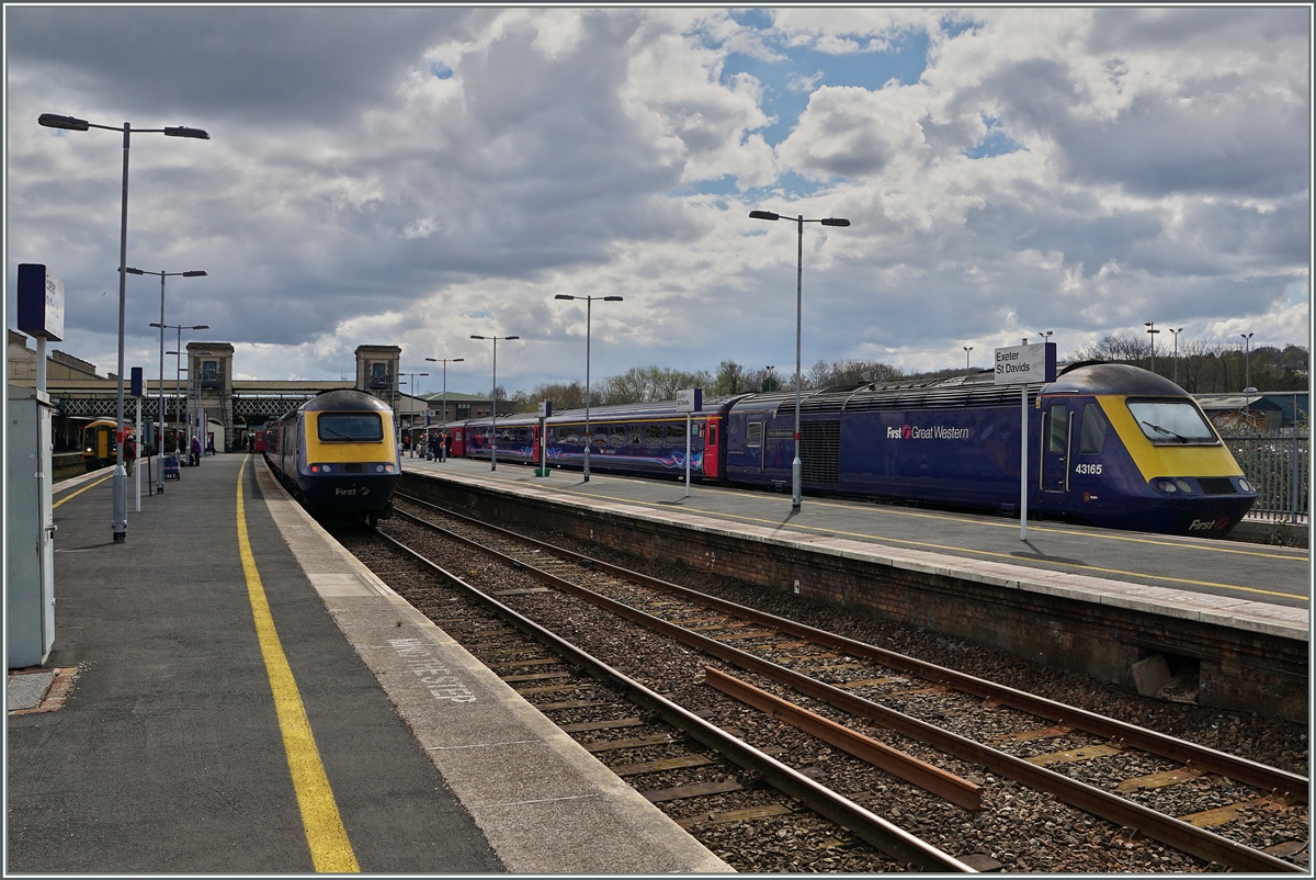 HST 125 Class 43 in Exeter St David Station.
17.04.2016