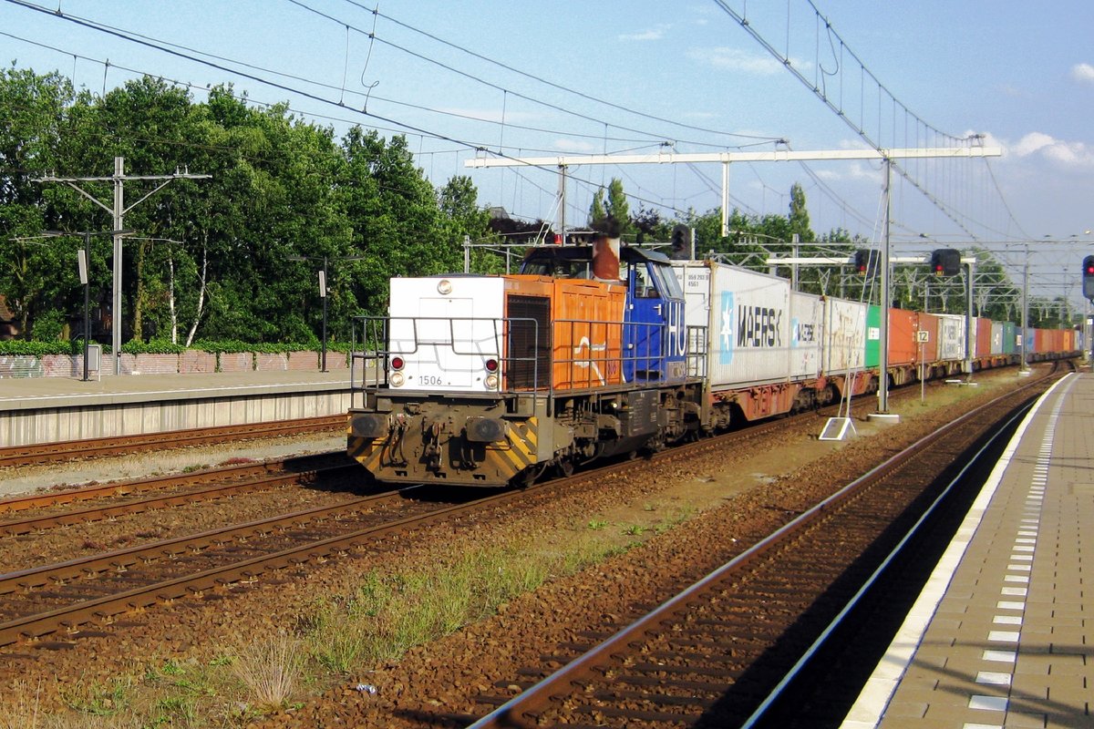 HUSA 1506 hauls a container train through Boxtel on 26 June 2012. 