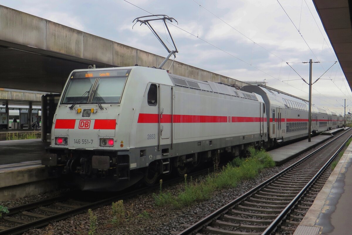 IC-2 with 146 551 stands in Hannover Hbf to form an IC service to Leipzig Hbf via Magdeburg and Halle (Saale) on 28 August 2021. 