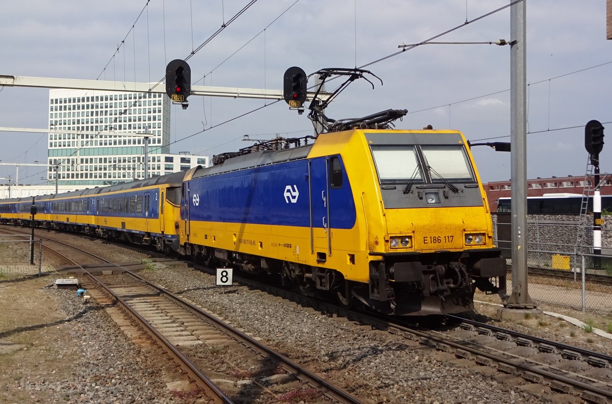 IC Direct headed by 186 117 enters Breda on 22 May 2019.