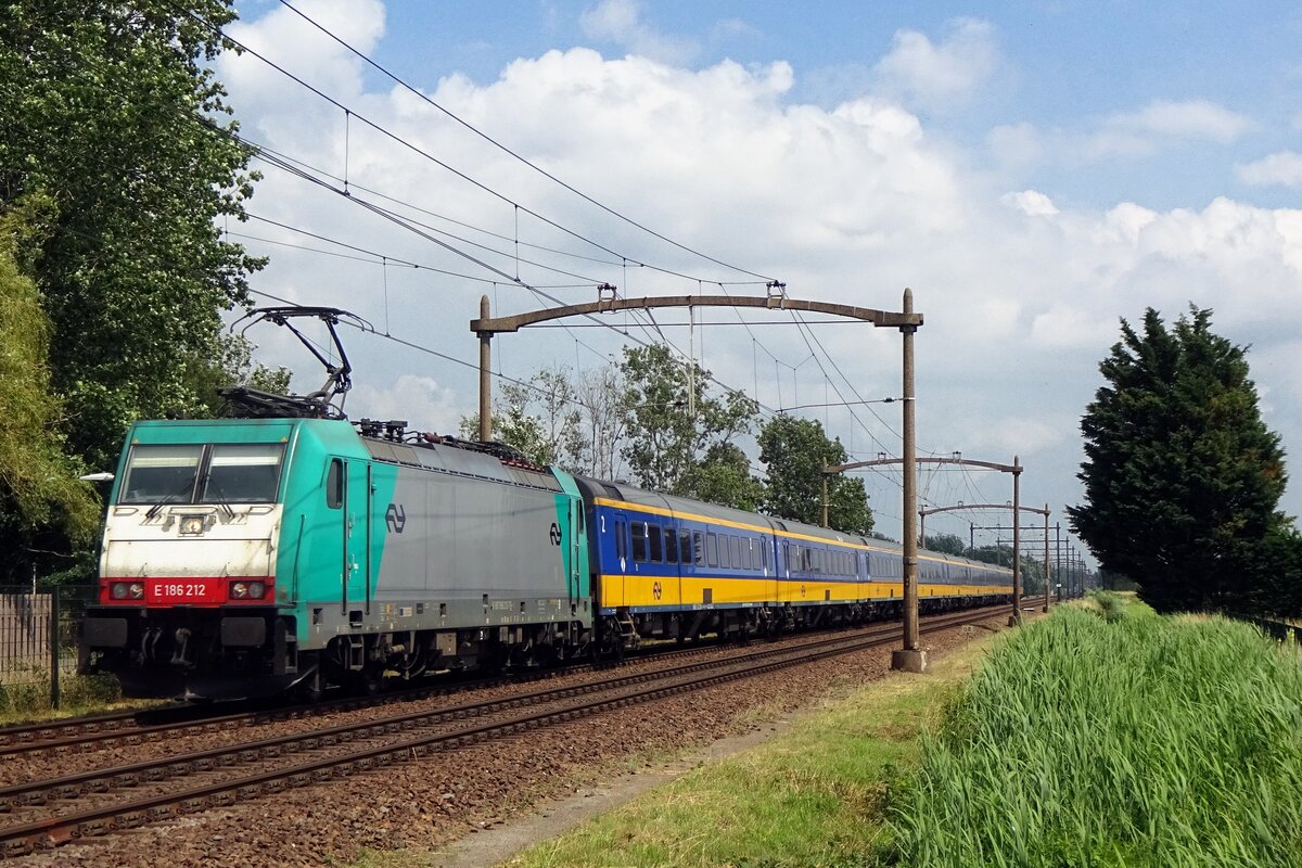 IC-Direct with 186 212 speeds through Hulten on 9 July 2021.