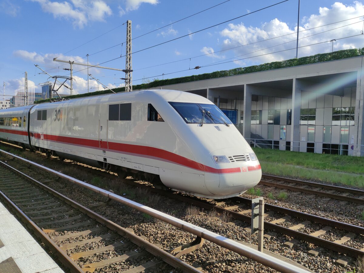ICE 1 power car 401 086 in the 30th anniversary livery, 23.04.2023
