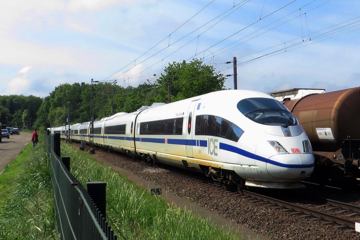 ICE 406 001 passes Venlo Vierpaardjes on 28 May 2021.