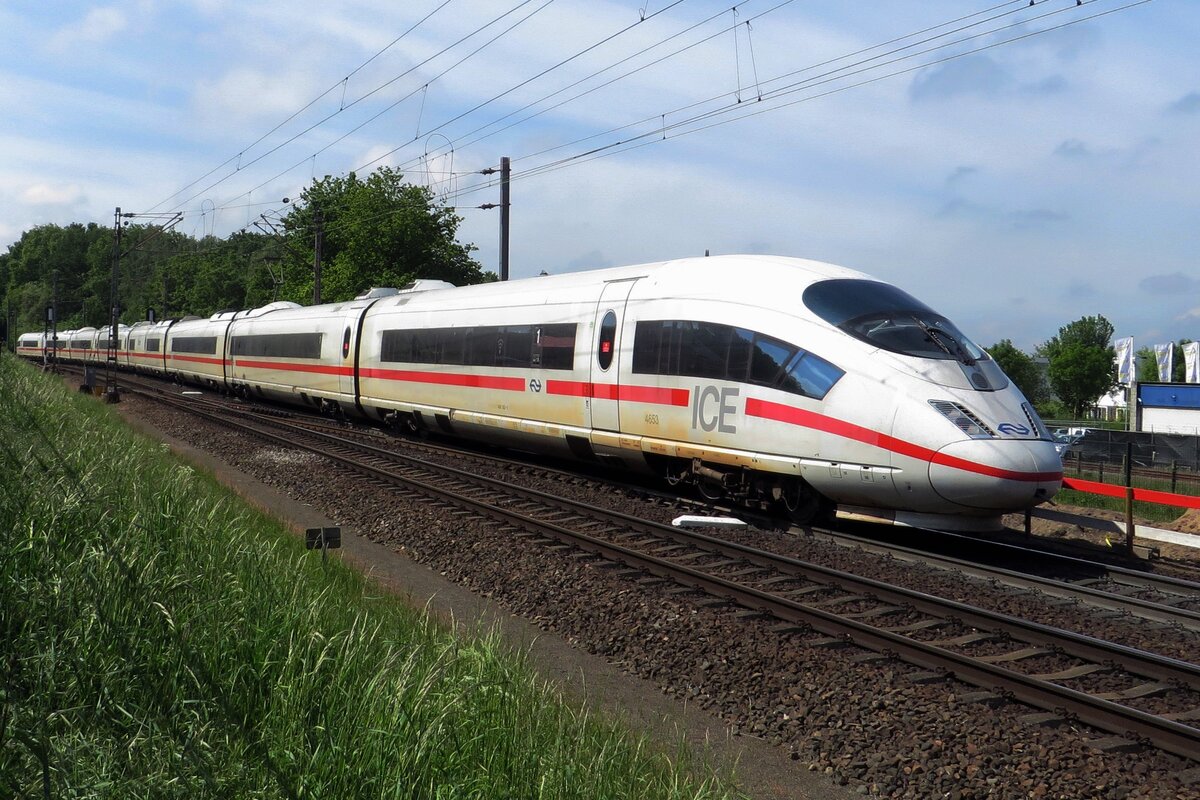 ICE 406 053 passes Venlo Vierpaardjes on 28 May 2021.