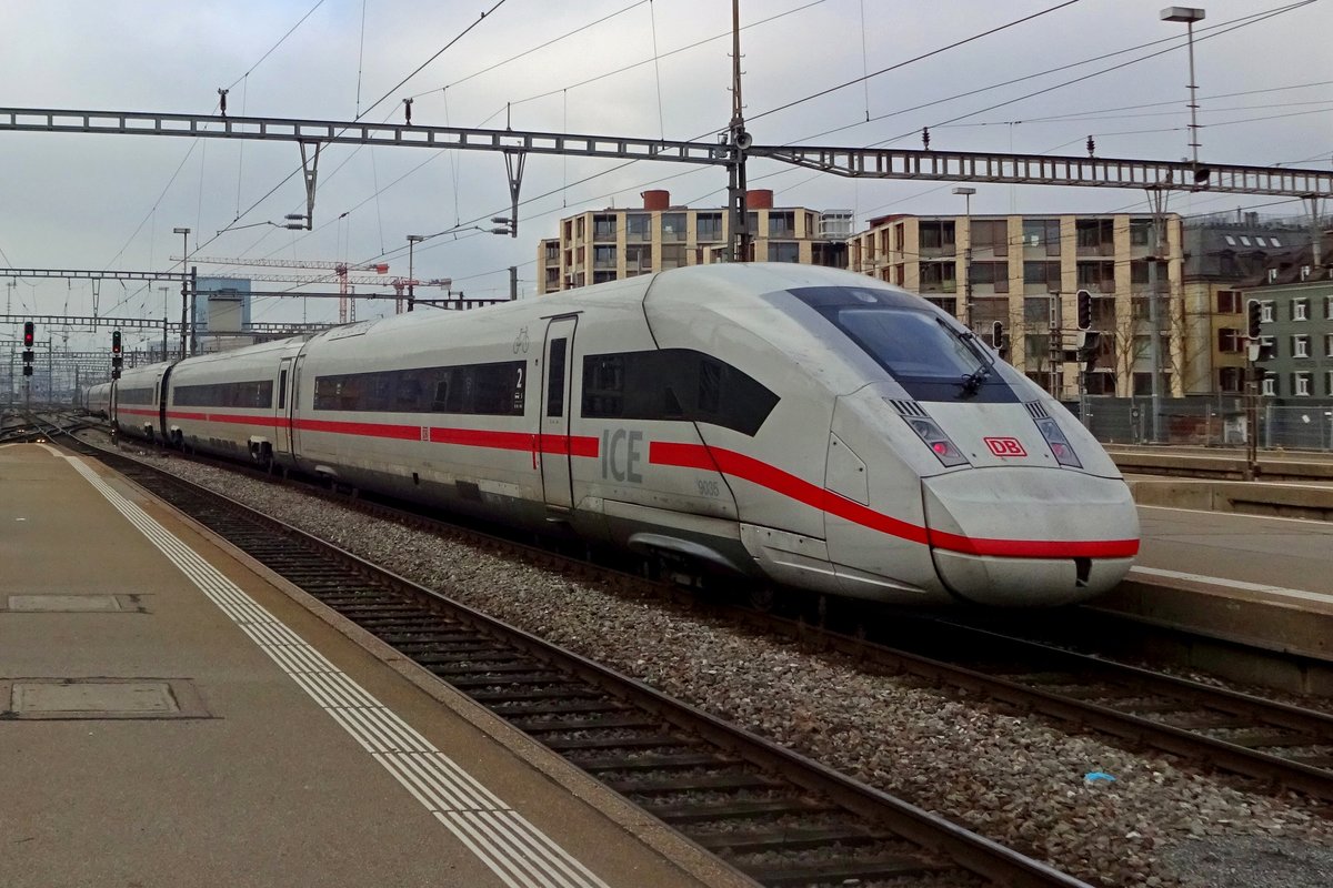 ICE 412 035 quits Zürich HB on 2 January 2020.