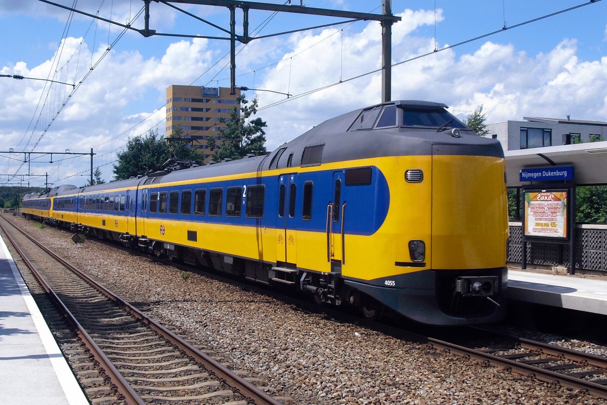 ICM 4055 speeds through Nijmegen-Dukenburg on 5 August 2012.