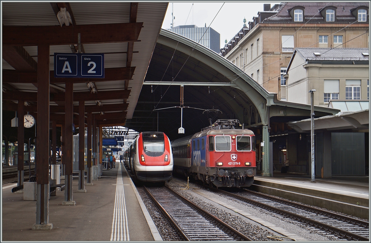 ICN to Lausanne and Re 421 379-9 with an EC from München to Zürich in St Gallen. 

20.09.2015
