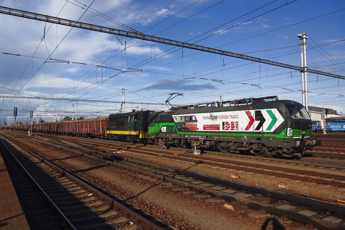 IDS Cargo 193 276 passes through Breclav on 27 August 2021.