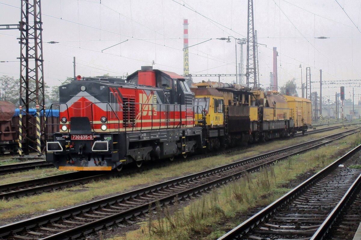 IDS Cargo 730 635 shunts at Pardubice on 14 September 2018.