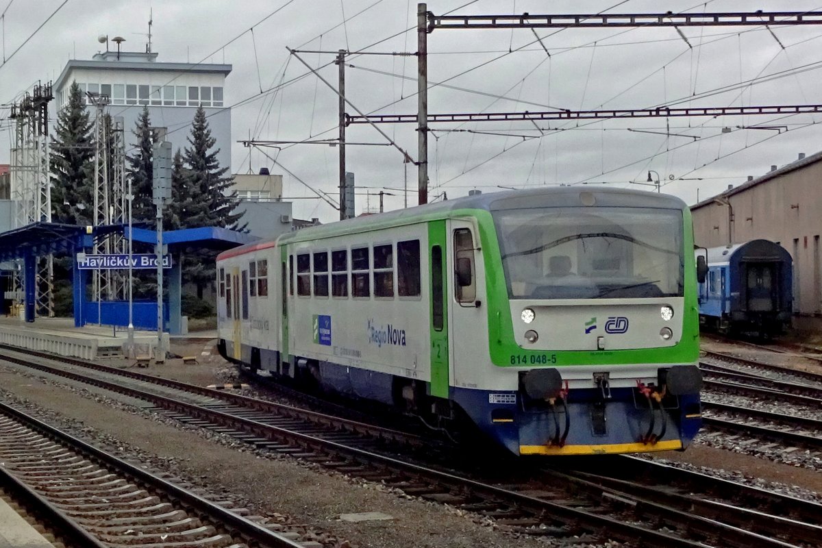 In a new livery, advertising regional railways, CD 814 048 enters Havlickuv Brod on 23 February 2020.