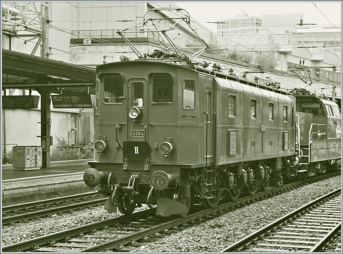 In black white the glorious SBB Historic Ae 3/6 III 10264 in Lausanne.

28. 08.2023
