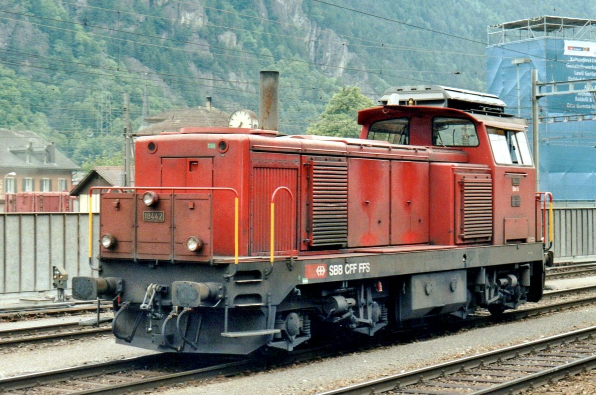 In brown: SBB 18842 stands in  Erstfeld on 25 May 2007.