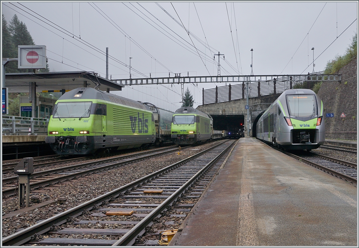 In Goppenstein, two BLS Re 465 locomotives (Re 465 002 and 015) are operating with car shuttle trains, while on the right side of the image, the BLS RABe 528 119 is leaving Goppenstein towards Brig.

September 12, 2024
