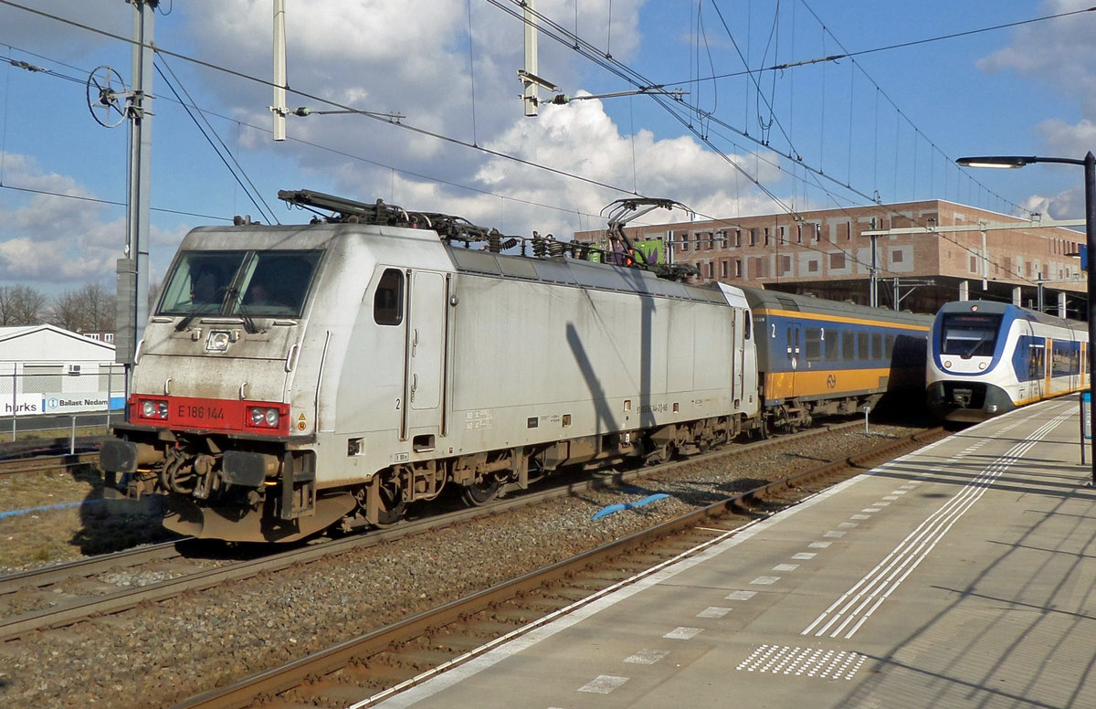 In NS service, 186 144 quits Breda with an IC-Direct to Rotterdam on 22 May 2018.