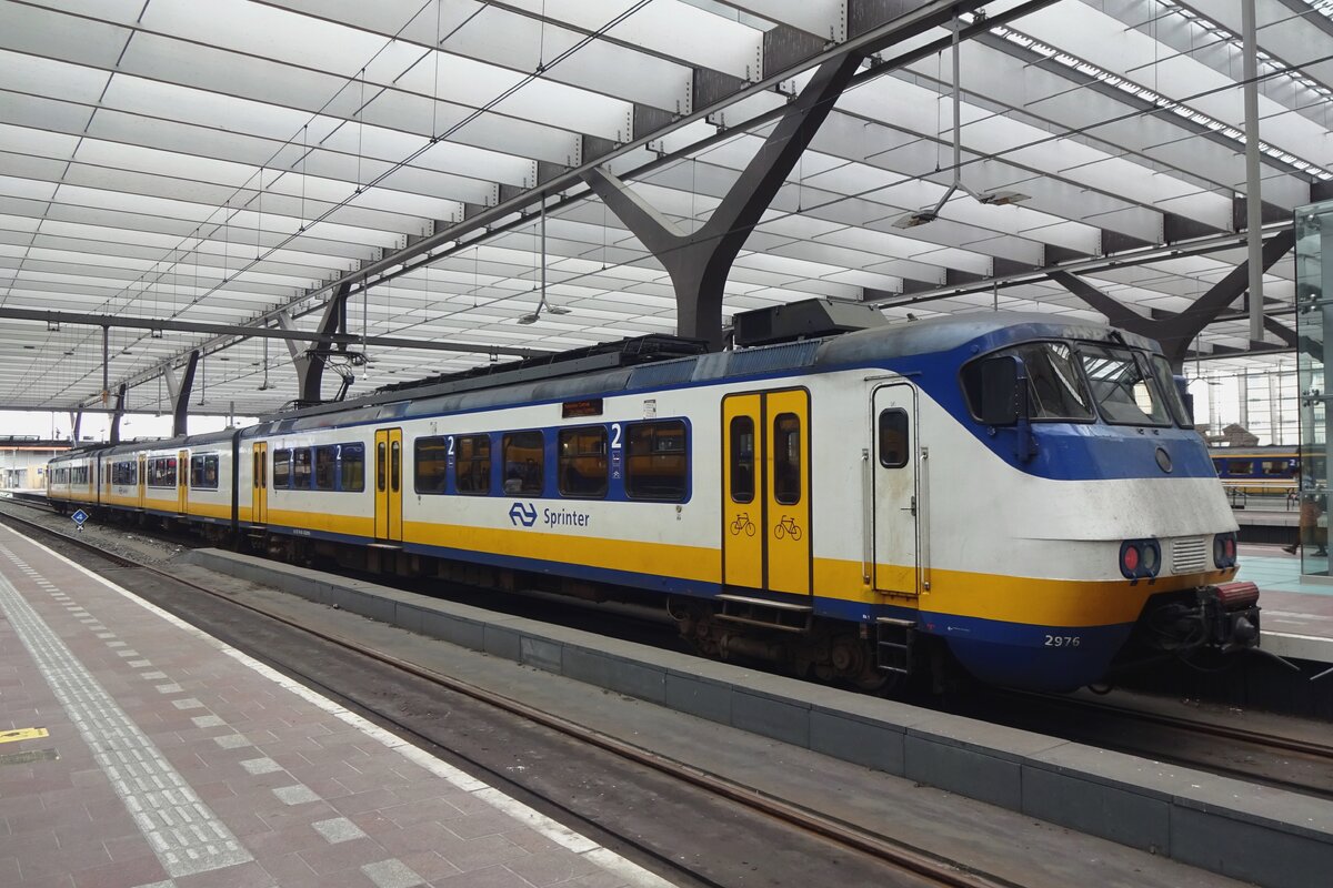 In probably her last year of service, NS 2976 stands in Rotterdam Centraal on 4 August 2021.