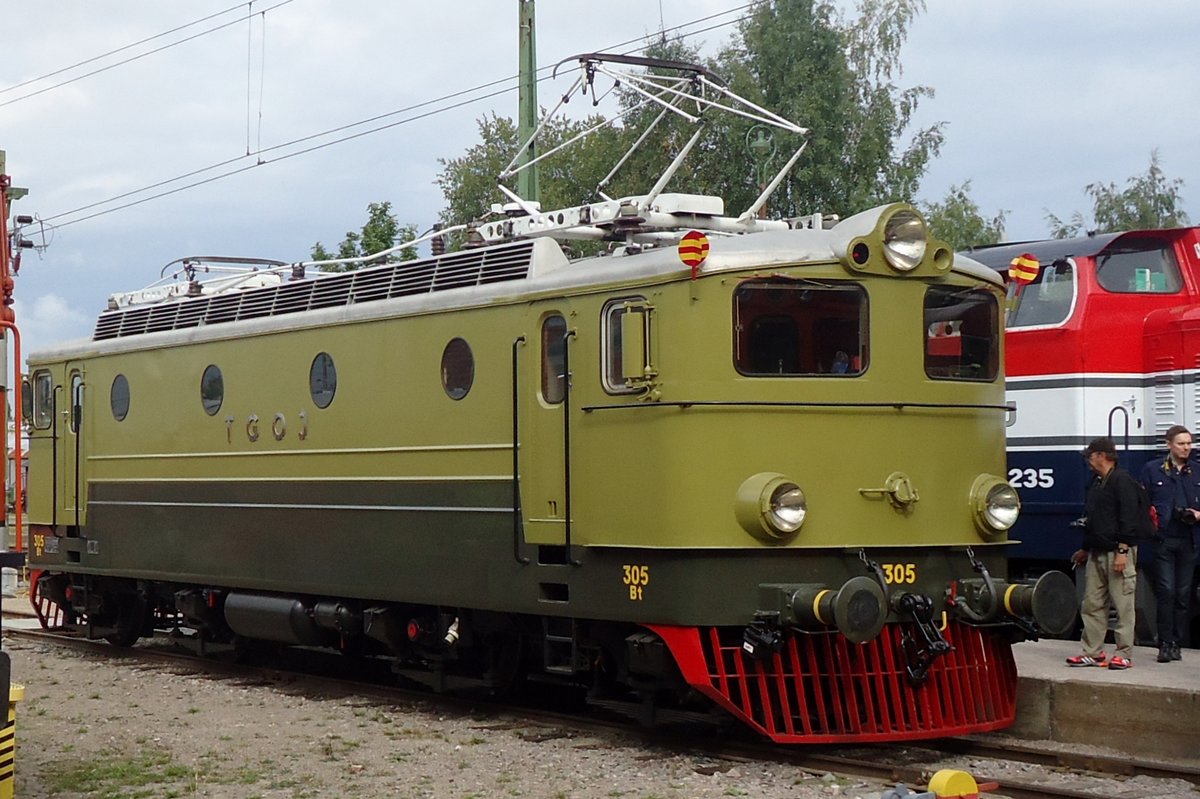 In retro-paint TGOJ 305 stands at the railway museum in Gävle on 12 September 2015.