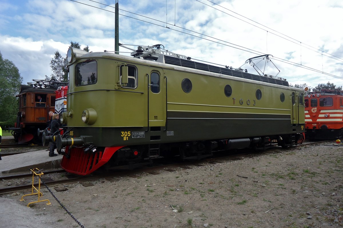 In retro-paint TGOJ 305 stands at the railway museum in Gävle on 12 September 2015.