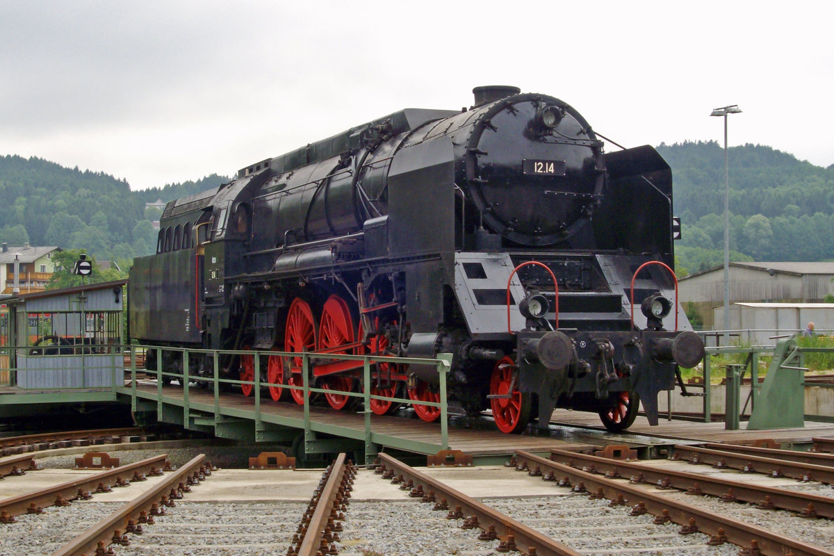 In the 1930s the Austrian railways BBÖ used thirteen Class 214 steam locos for the fast trains Salzburg-Vienna. After the nazi-Anschlüss of 1938, these became Class 12. When from 1935 the Romanian railways CFR needed fast passenger steam locos, they ordered 79 engines of a slightly modified Class 214/12 design. Of these CFR machines, 142.063 was bought by ÖGEG (Austrian Railway History Society) and masqueraded as 12.14 enjoys now a lease of life at the Lokpark Ampflwang, where she was photographed on 27 May 2012.