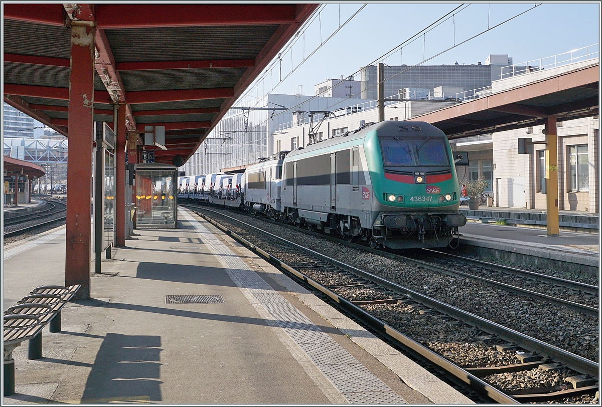 In the bad light is comming the SNCF BB 36347 (and BB 7359) with a Cargo Service trough the Chambéry-Challes-les-Eaux Station.

22.03.2022