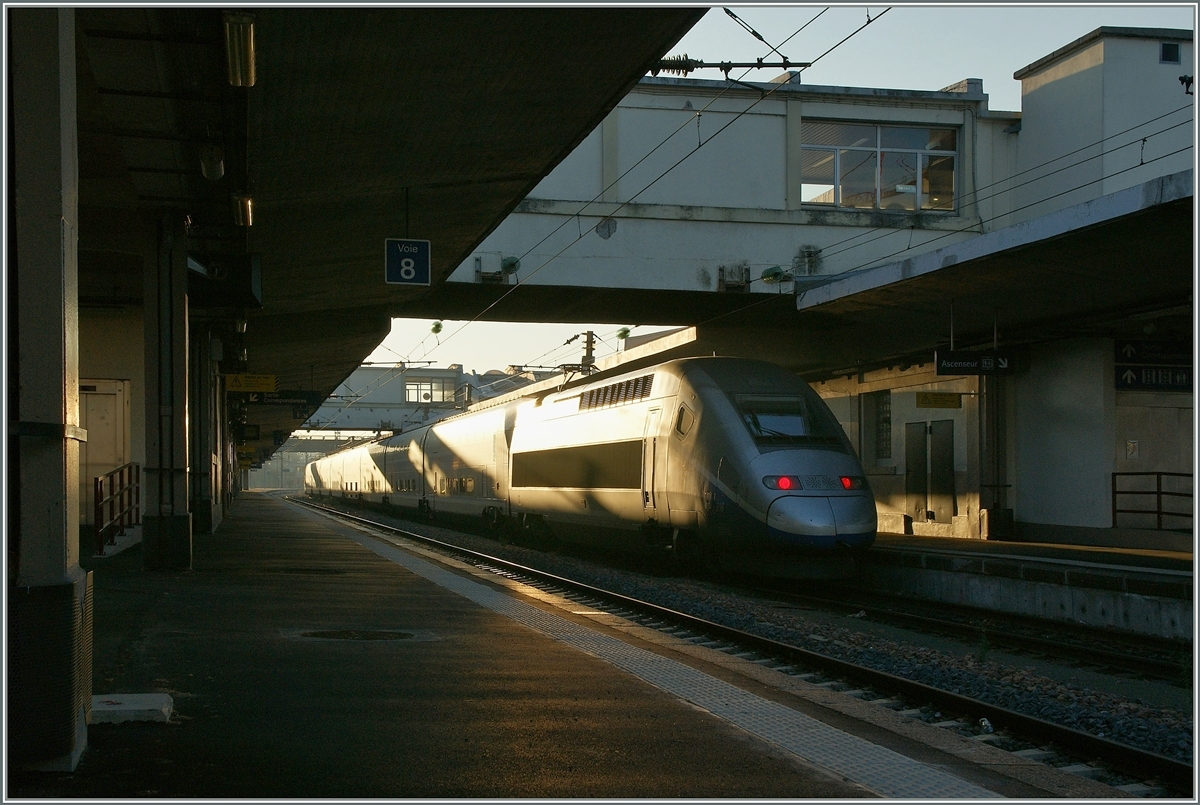 In the last day light is waiting a SNCF TGV in Mulhouse of his departur times. 

11.12.2013