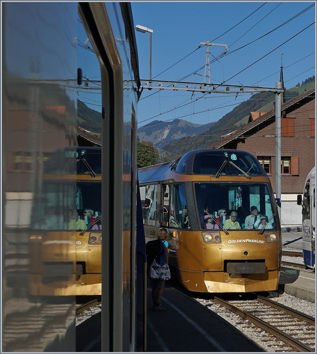 In the Montbovon Station we crossing the MOB Golden Panoramic Express.
30.09.2016