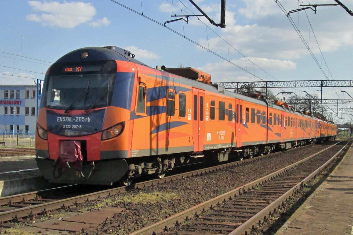 In the new PolRegio (ex PKP PR) colours: EN57AL-2115 calls at Leszno on 29 April 2016.