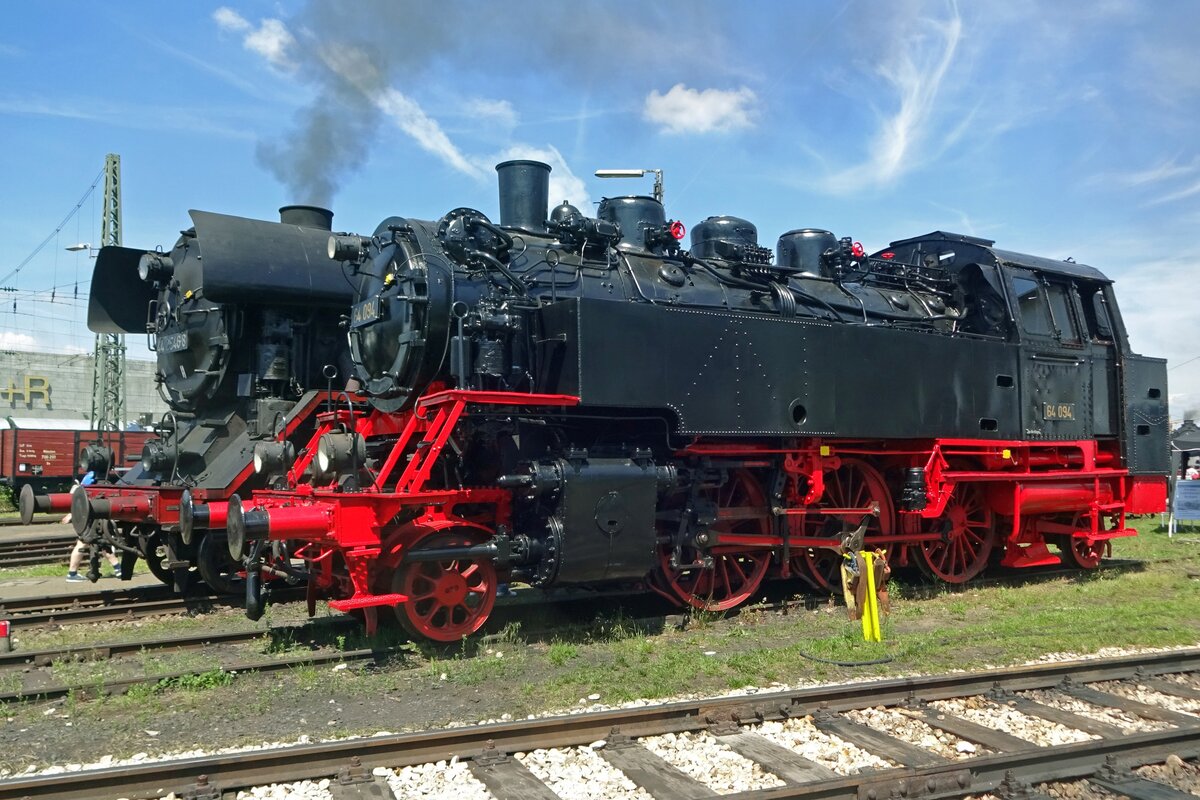 In the nick of time, just before the festivities on 50 Years of the Bayerisches Eisenbahnmuseum at Nördlingen, 64 094 was cosmetically restored and shows herself at the BEM on 1 June 2019.