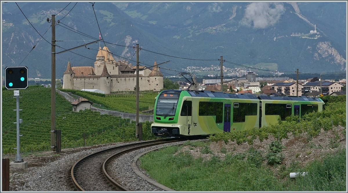 In the vineyard near Aigle, the new TPC ASD ABe 4/8 471 is on the way to Aigle and offers a view of Aigle Castle. 

August 3, 2024