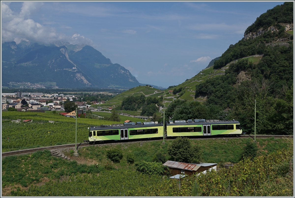 In wide curves through the Aigle vineyards, the ASD route gains the necessary height; in the picture the TPC ASD Beh 4/8 592 as R71 on the journey from Les Diablerets to Aigle. 

August 3, 2024