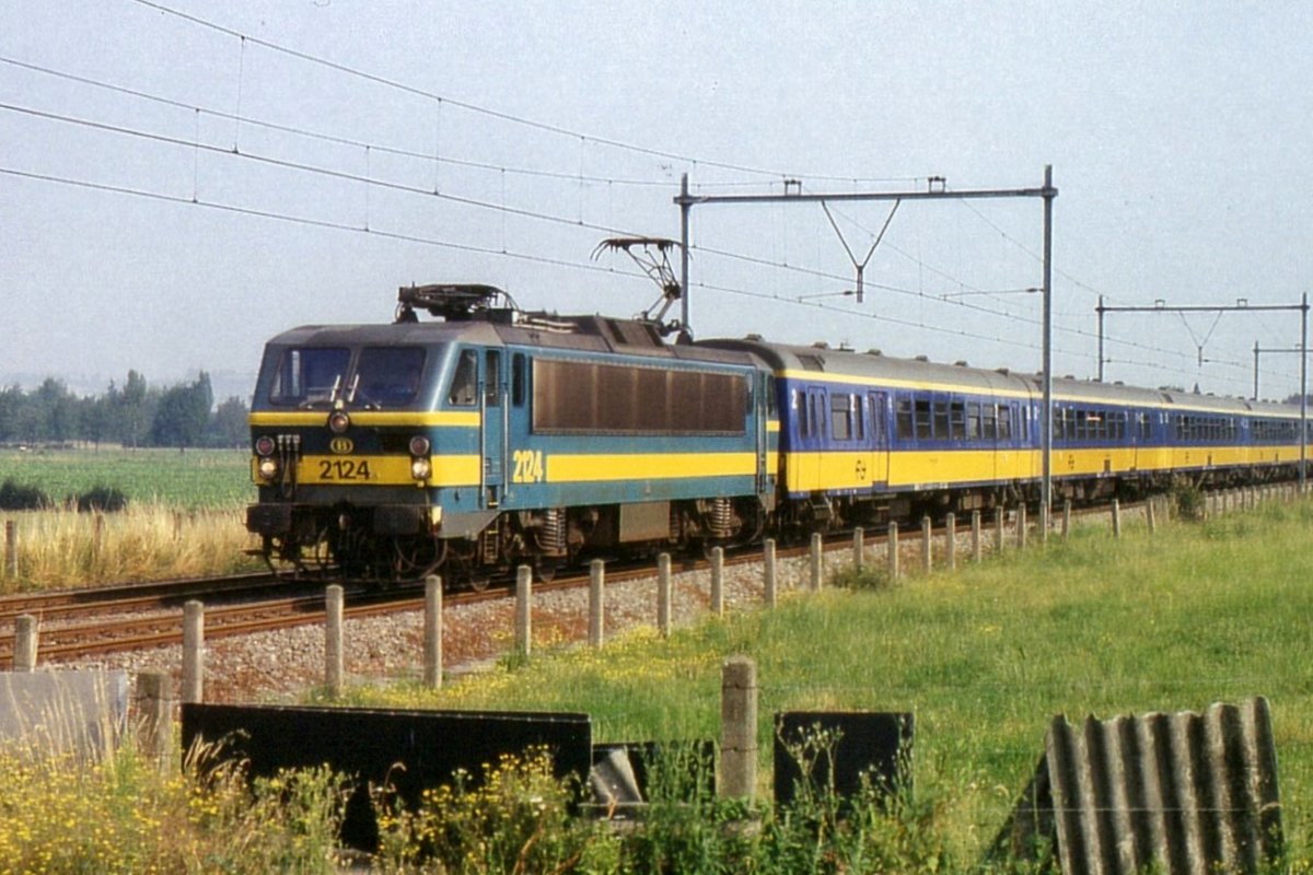 Int.1139  Ardennen-Express  with NMBS 2124 just passes the Belgian-Dutch border at Eijsden on 25 July 1996. 