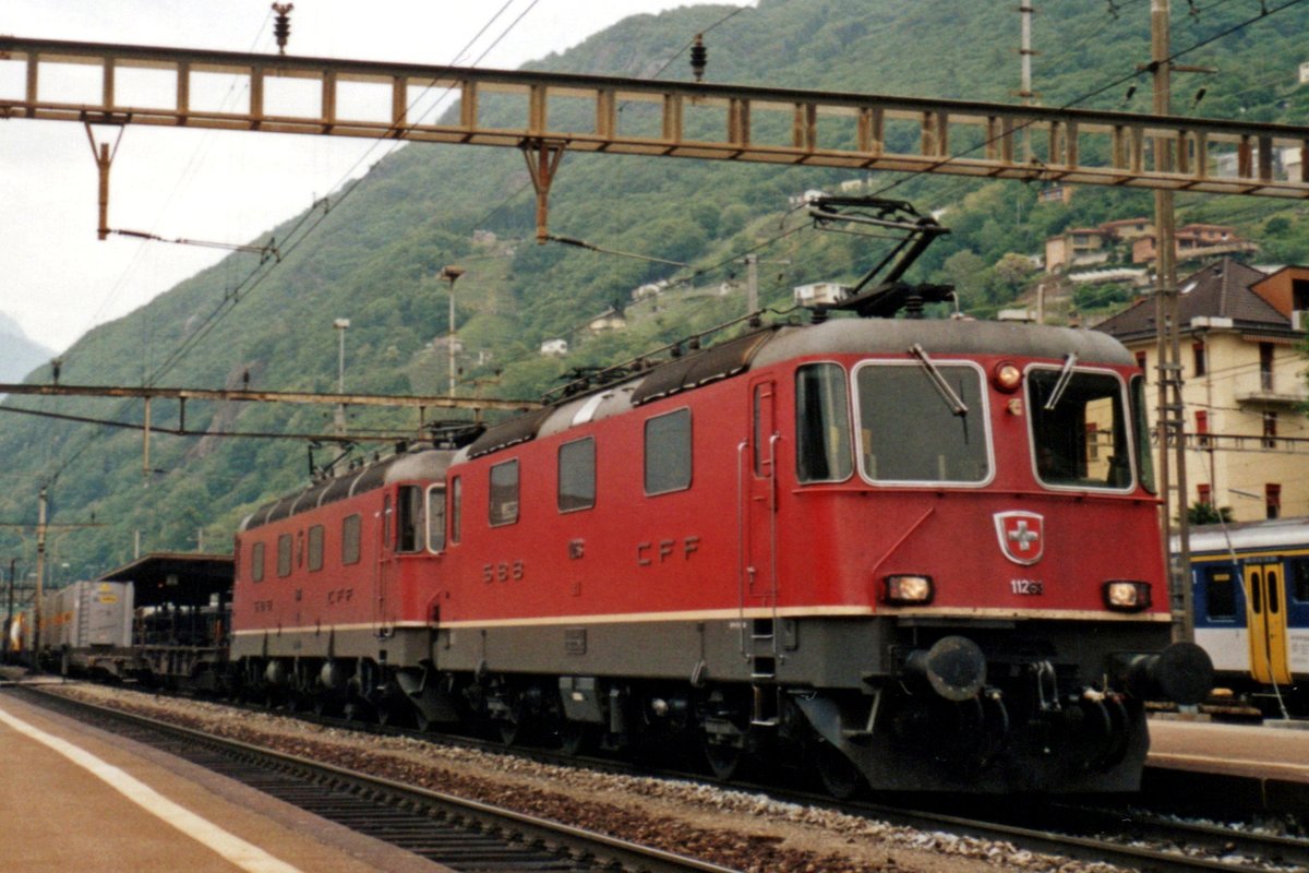 Intermodal service with 11263 thunders on 26 May 2007 through Bellinzona.