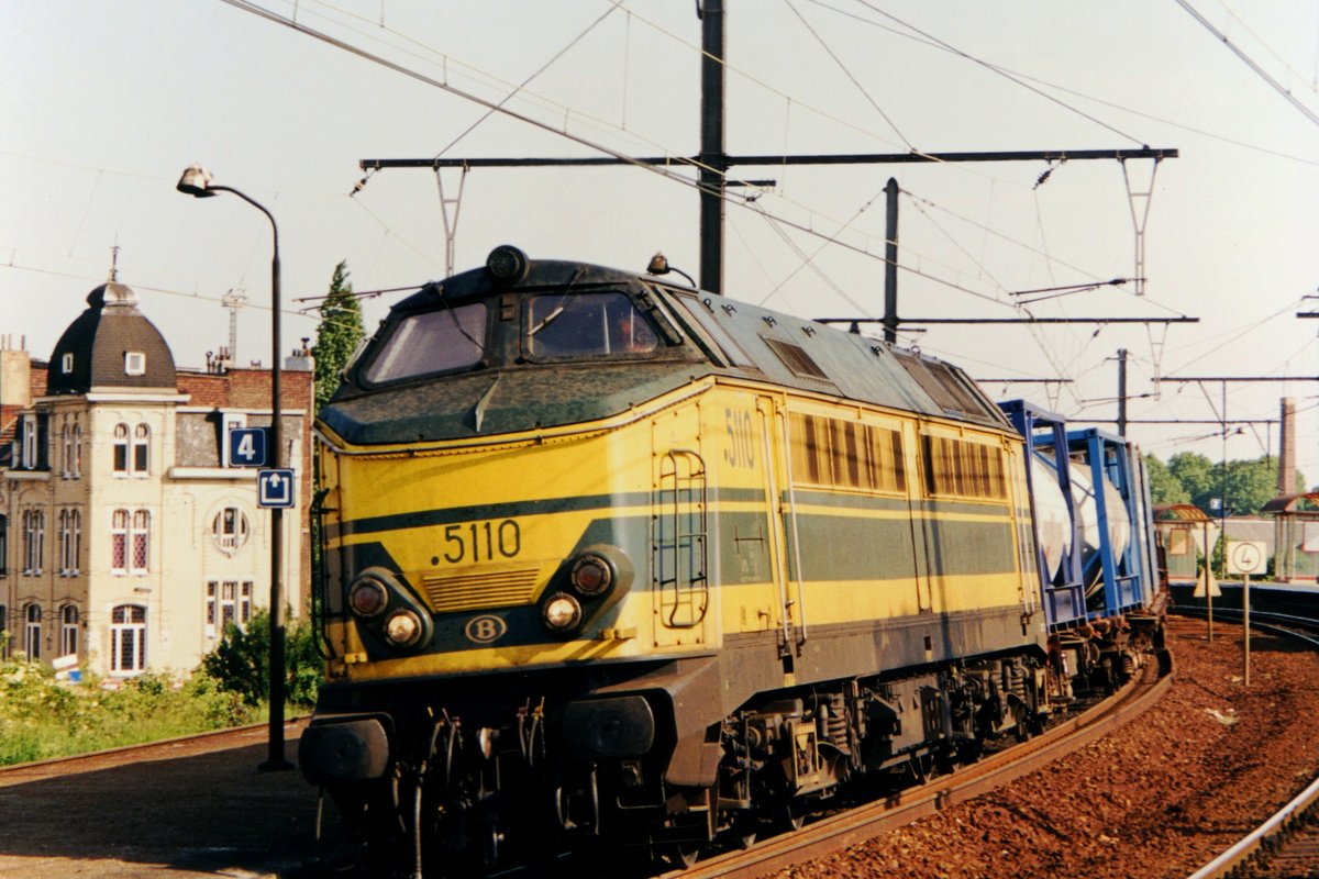 Intermodal service with tank containers, headed by 5110, passes through Antwerpen-Dam on 16 May 2002.