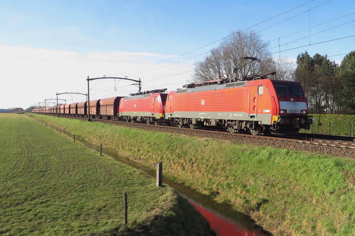 Iron ore train headed by 189 046 passes Hulten on 21 February 2021.