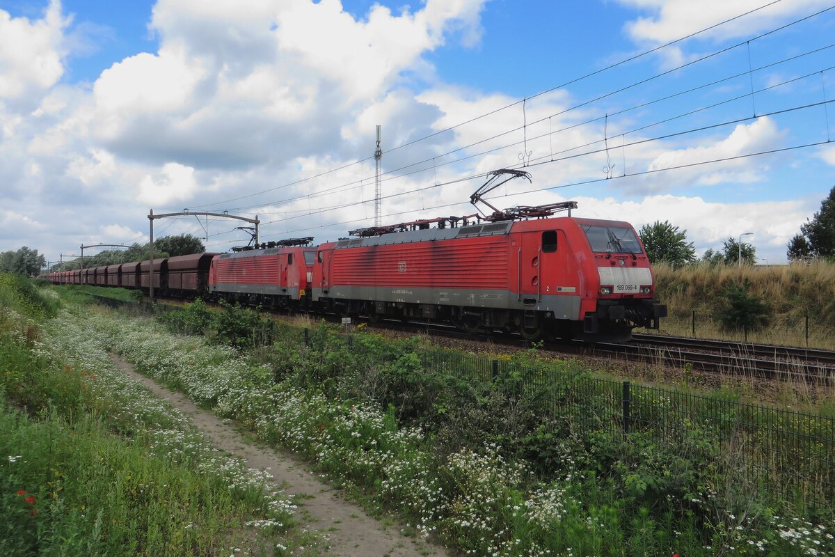Iron ore train headed by 189 066 speeds through Hulten on 7 July 2021.