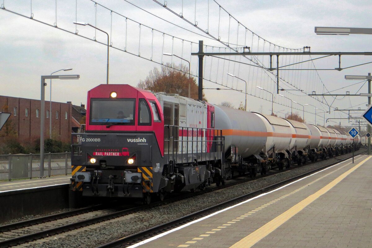 IRP 2103 hauls a gas tank train through Blerick on a grey afternoon of 26 November 2019. IRP is now a daughter operator of Lineas.