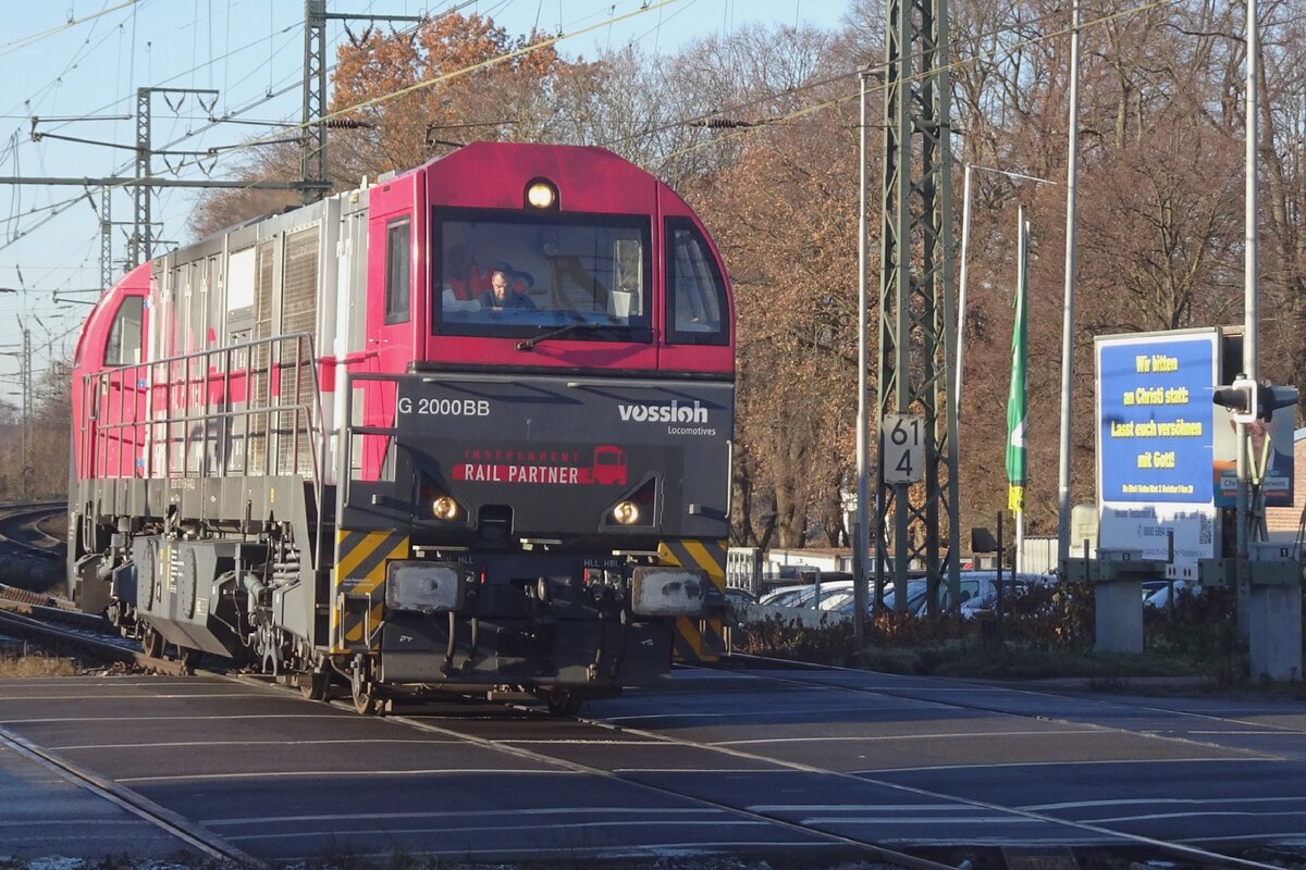 IRP 2105 runs light into Emmerich station on 14 December 2022, passing a local church's  board advertising people go get  reconciled with God  (as the translation reads.
