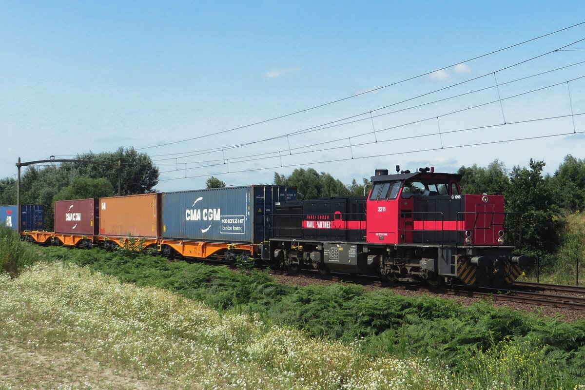 IRP 2211 hauls a container shuttle through Tilburg-Reeshof on 23 July 2021.