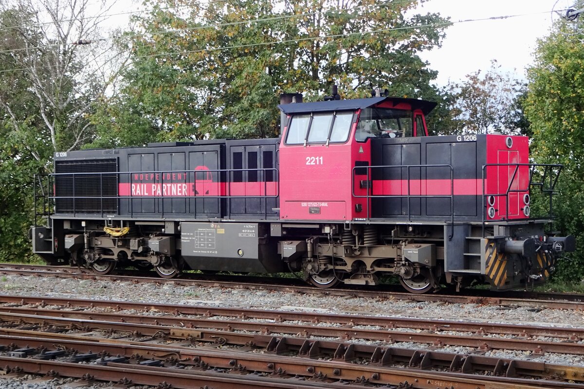 IRP 2211 stands at Nijmegen on 3 October 2019. IRP is a daughter operator of Lineas.