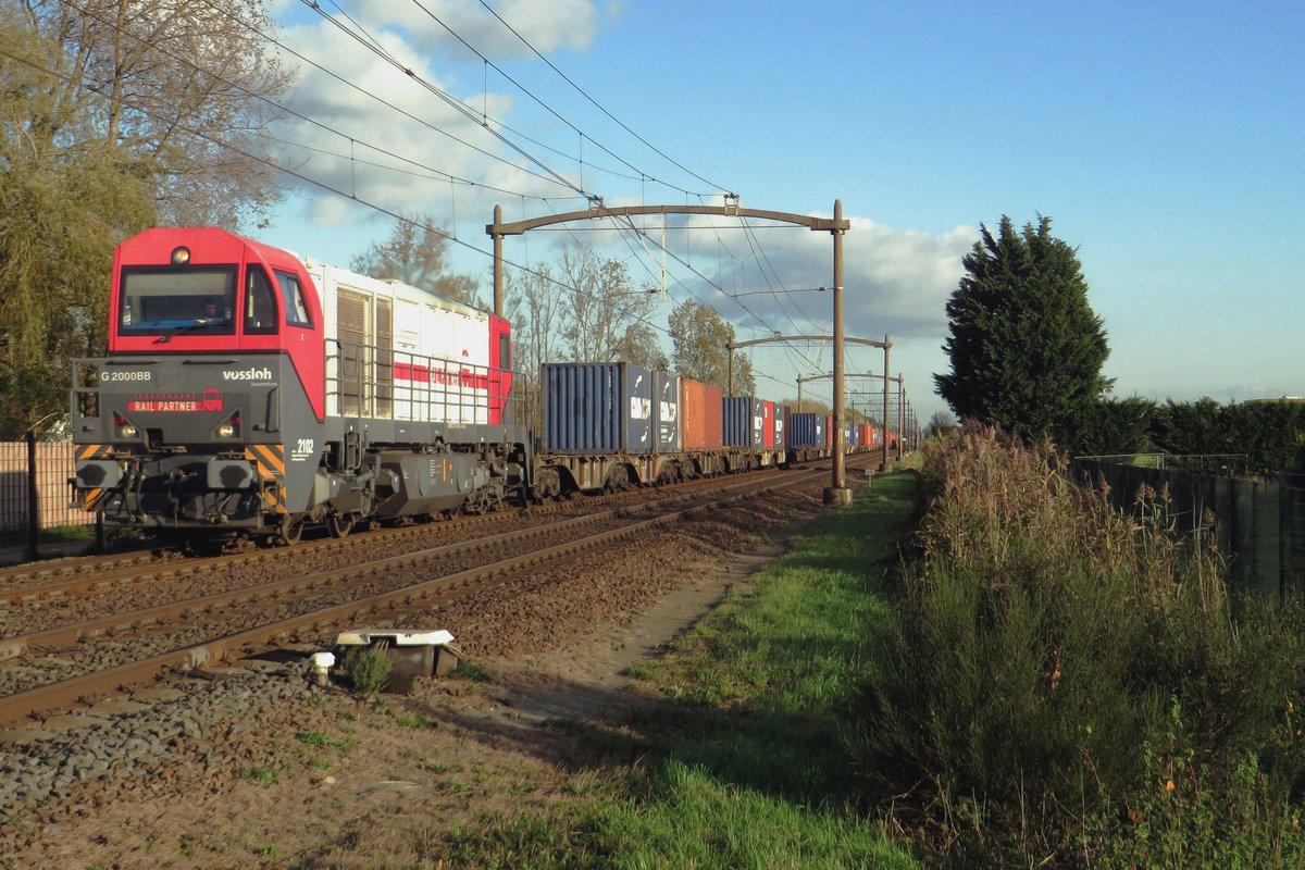 IRP/Lineas 2102 hauls a container train through Hulten on 4 November 2020.
